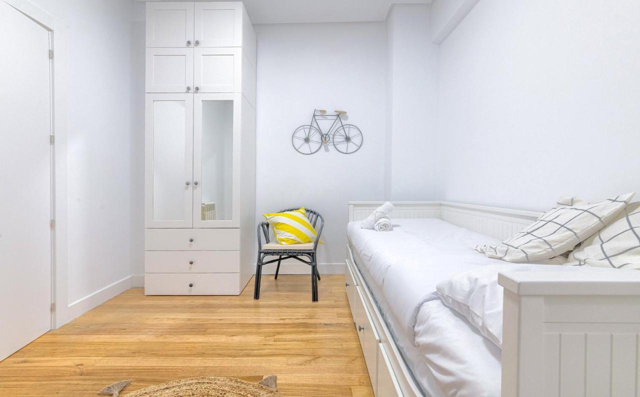 Iturribide Hogar Moderno Junto Al Metro Apartment Bilbao Exterior photo