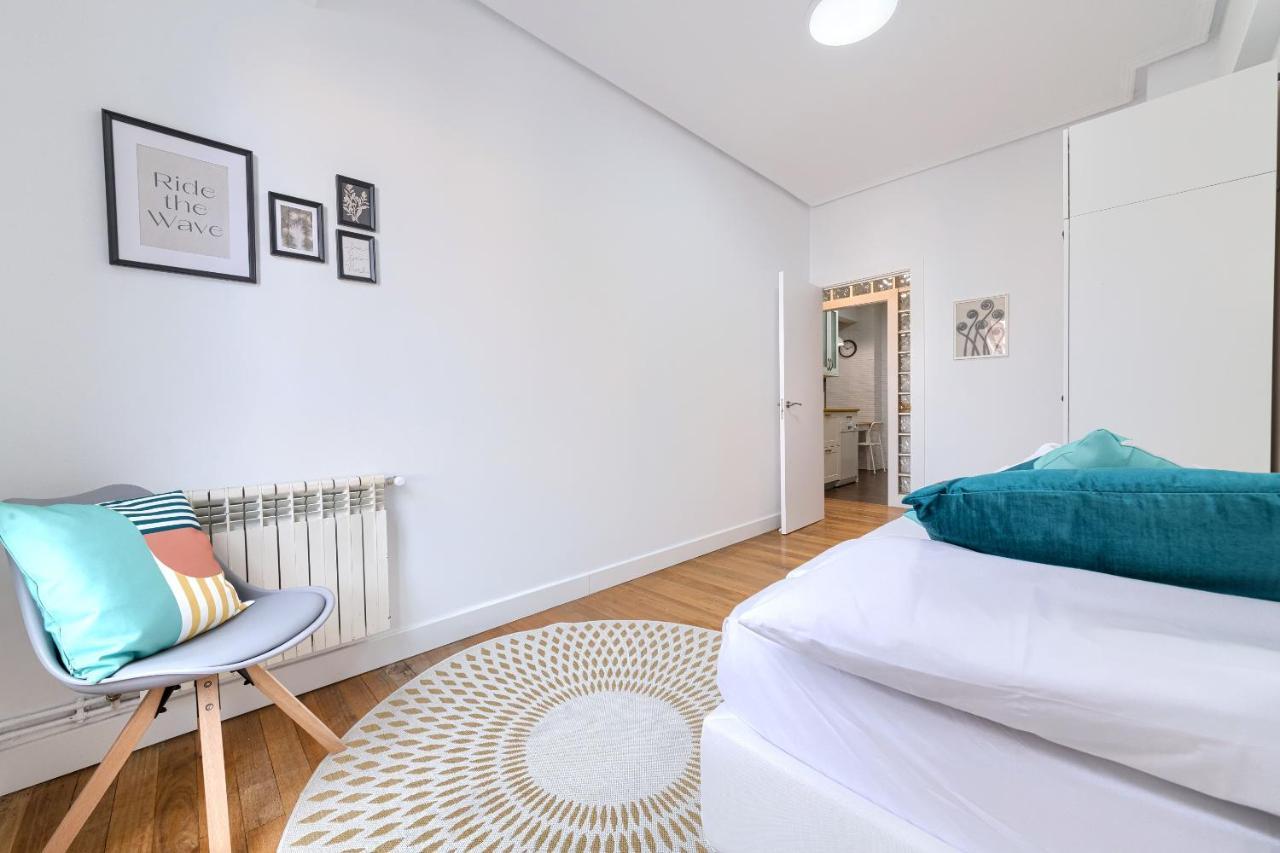 Iturribide Hogar Moderno Junto Al Metro Apartment Bilbao Exterior photo