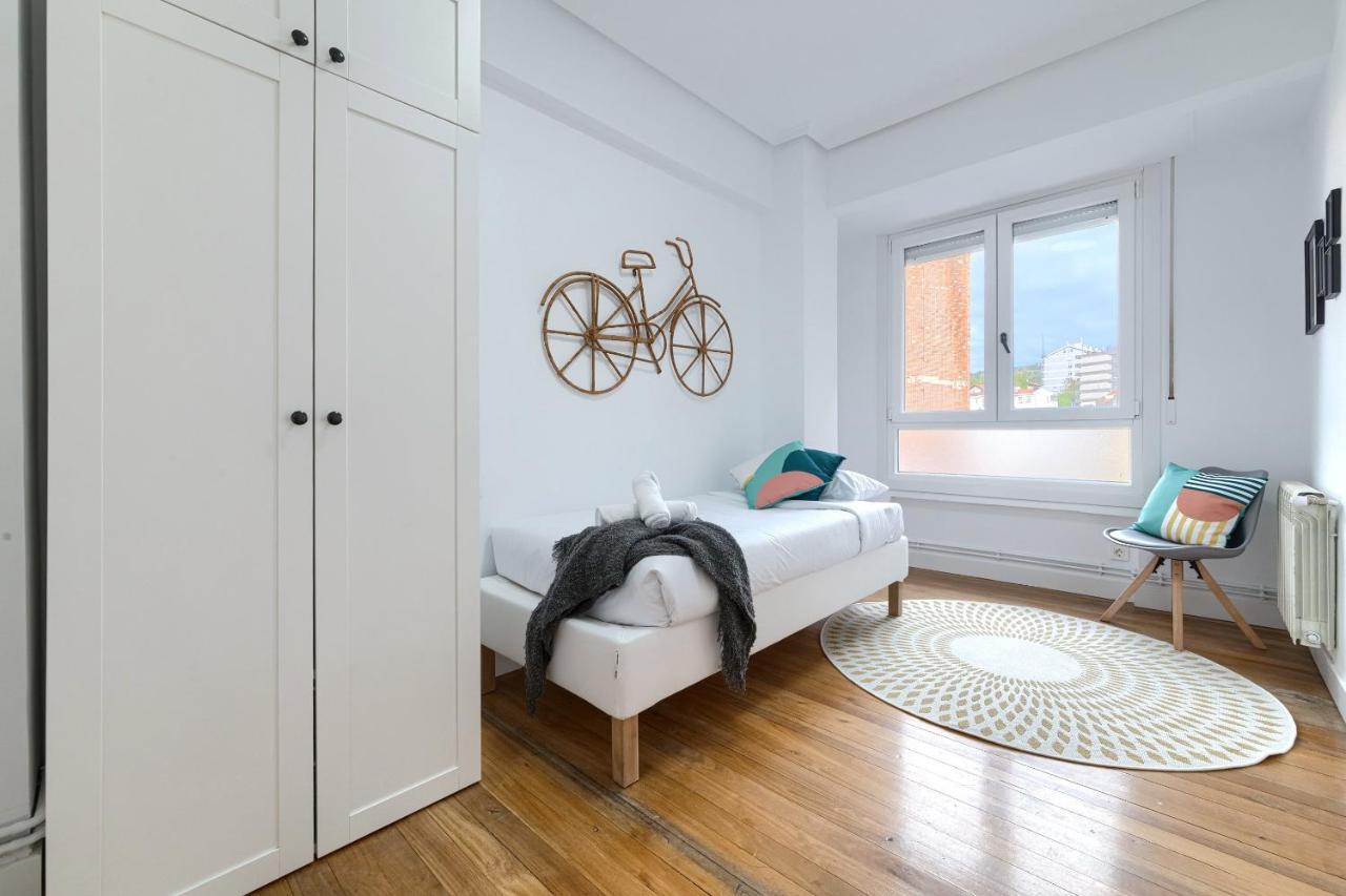 Iturribide Hogar Moderno Junto Al Metro Apartment Bilbao Exterior photo